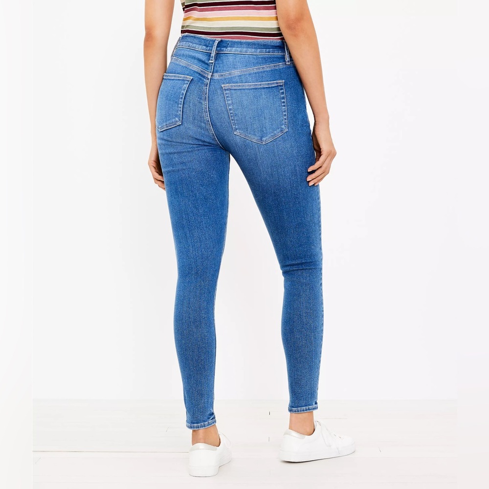 LOFT Curvy Sculpt Jeggings in Light Indigo Wash size 27/4 - Picture 2 of 5